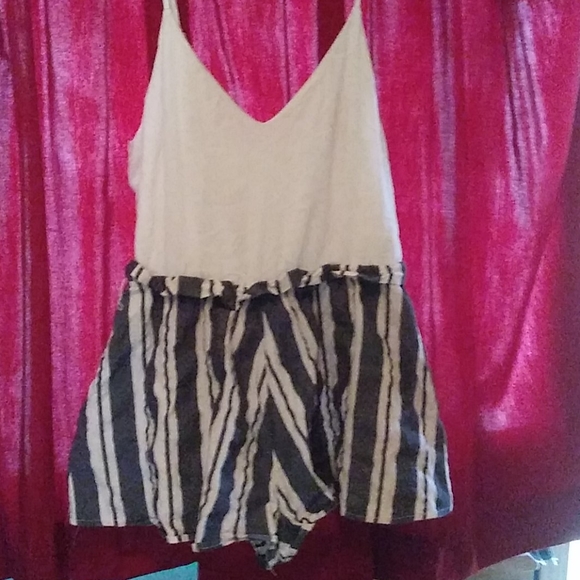 Romper. - Picture 2 of 3